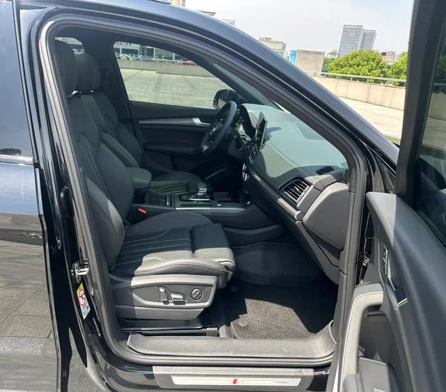Audi Q5L 2023 40T Deluxe Dynamic interior photo 15
