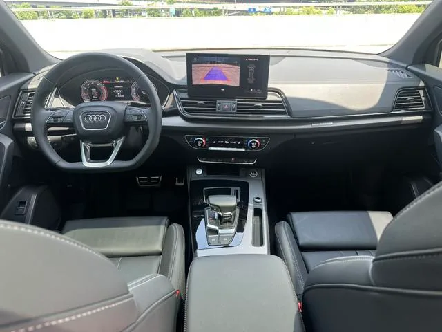 Audi Q5L 2023 40T Deluxe Dynamic interior photo 18