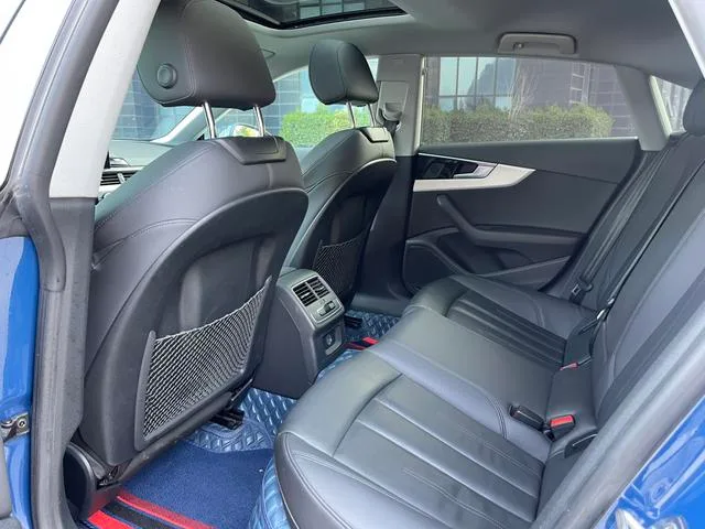Audi A5 2023 Sportback 40 TFSI Mode dynamique intérieur photo 10