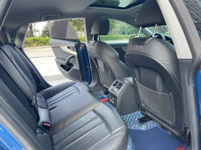 Audi A5 2023 Sportback 40 TFSI Mode dynamique intérieur photo 13