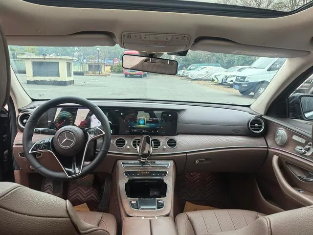 Mercedes-Benz E-Class 2021 E 300 L Fashionable Passenger car interior photo 10