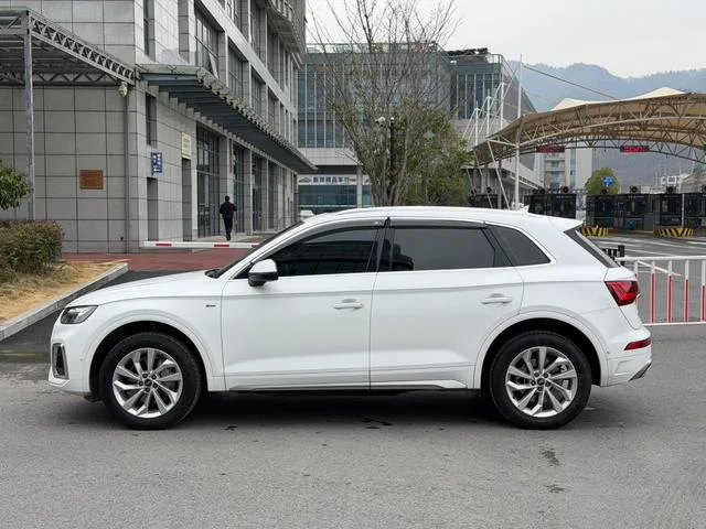 Audi Q5L 2021 40 TFSI Deluxe dinámico exterior foto 7