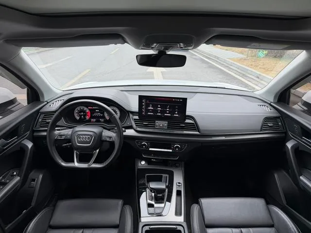 Audi Q5L 2021 40 TFSI Deluxe dinámico interior foto 10