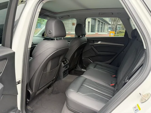 Audi Q5L 2021 40 TFSI Deluxe dinámico interior foto 11