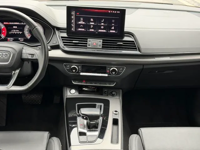 Audi Q5L 2021 40 TFSI Deluxe dinámico interior foto 12