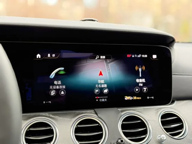 Mercedes-Benz E-Class 2021 Restyling E 300 L Luxury type Passenger car interior photo 12