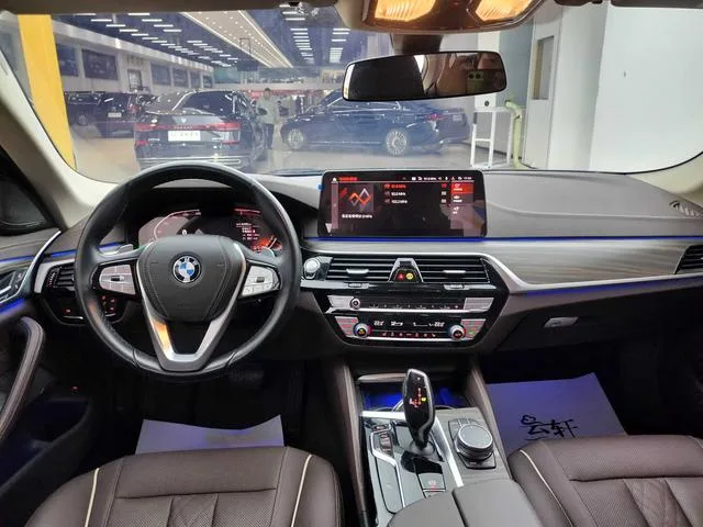 BMW 5 Series 2022 Second change 530Li Leading Type Luxury Set exterior photo 4