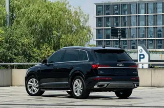 Audi Q7 2021 45 TFSI quattro S line Sporty exterior photo 3