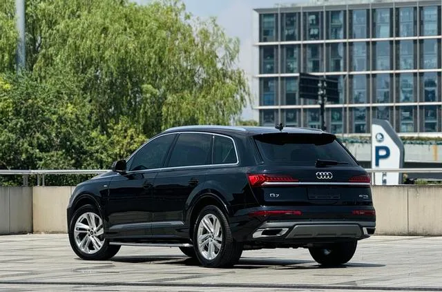 Audi Q7 2021 45 TFSI quattro S line Sporty exterior photo 3