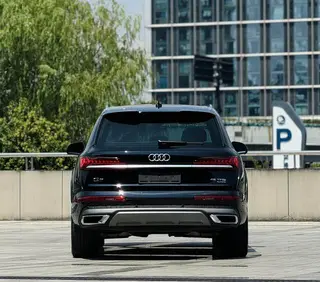 Audi Q7 2021 45 TFSI quattro S line Sporty exterior photo 4
