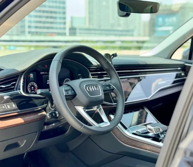 Audi Q7 2021 45 TFSI quattro S line Sporty exterior photo 6