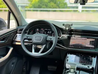 Audi Q7 2021 45 TFSI quattro S line Sporty interior photo 8