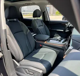Audi Q7 2021 45 TFSI quattro S line Sporty interior photo 9