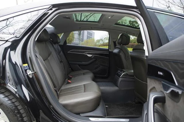 Audi A8 2024 A8L 45 TFSI quattro Luxury type interior photo 11