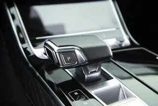 Audi A8 2024 A8L 45 TFSI quattro Luxury type interior photo 18