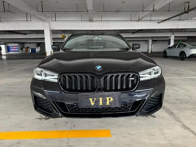 BMW 5 Series 2023 530Li Leader M Ensemble de sport extérieur photo 2