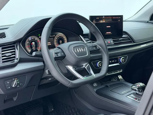 Audi Q5L 2025 40TFSI Fashion dynamic type exterior photo 4