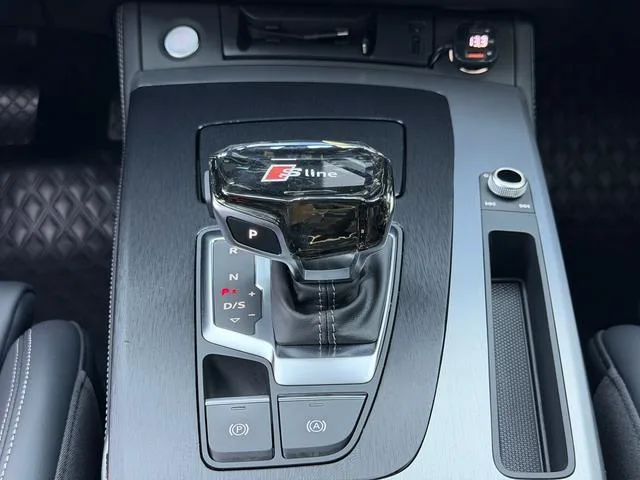 Audi Q5L 2025 40TFSI Fashion dynamic type interior photo 11