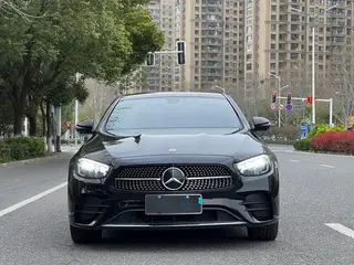 Mercedes-Benz E-Class 2023 E 300 L De lujo Coche deportivo exterior foto 2