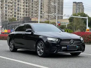 Mercedes-Benz E-Class 2023 E 300 L De lujo Coche deportivo exterior foto 3