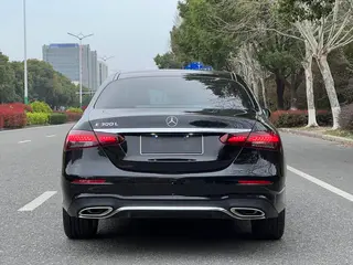 Mercedes-Benz E-Class 2023 E 300 L De lujo Coche deportivo exterior foto 4