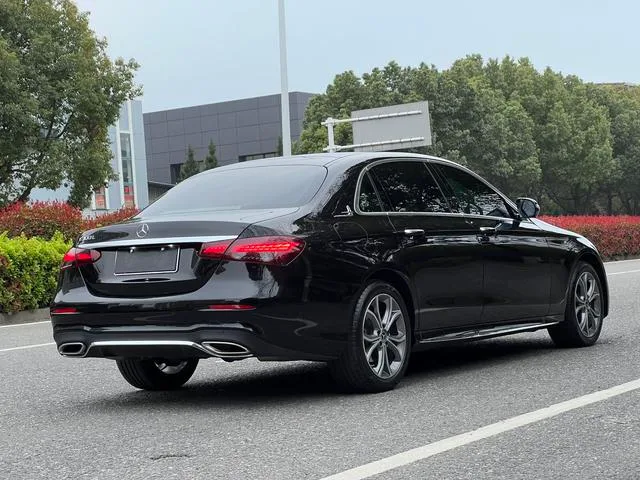 Mercedes-Benz E-Class 2023 E 300 L De lujo Coche deportivo exterior foto 6