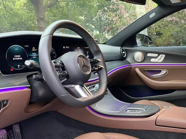 Mercedes-Benz E-Class 2023 E 300 L De lujo Coche deportivo interior foto 11