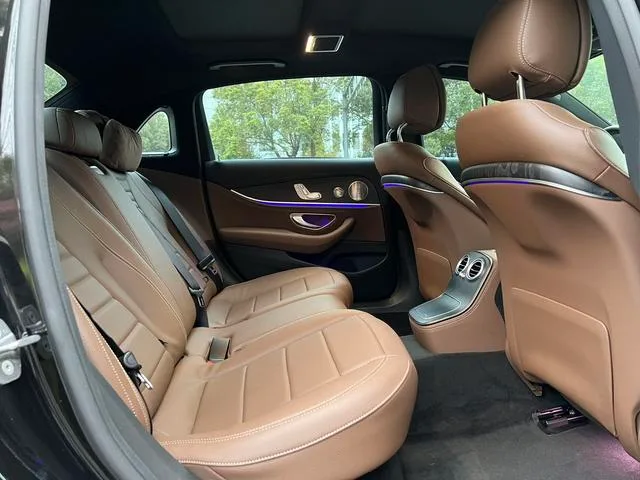 Mercedes-Benz E-Class 2023 E 300 L De lujo Coche deportivo interior foto 13