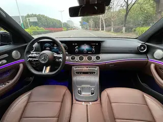 Mercedes-Benz E-Class 2023 E 300 L De lujo Coche deportivo interior foto 14