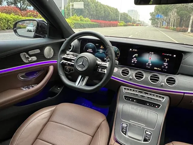Mercedes-Benz E-Class 2023 E 300 L De lujo Coche deportivo interior foto 15