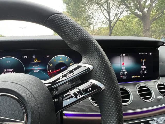 Mercedes-Benz E-Class 2023 E 300 L De lujo Coche deportivo interior foto 16