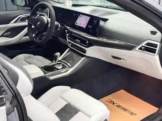 BMW M4 2024 M4 Coupé Versión Thunder interior foto 6