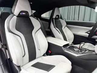 BMW M4 2024 M4 Coupé Versión Thunder interior foto 7
