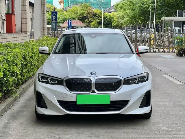 BMW i3 2022 eDrive35L exterior photo 2