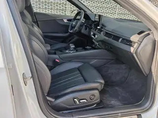 Audi A4L 2023 40 TFSI Deluxe dinámico interior foto 10