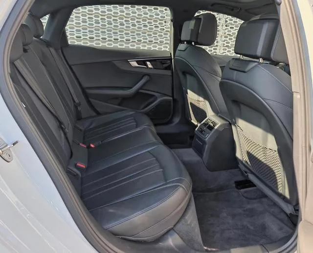Audi A4L 2023 40 TFSI Deluxe dinámico interior foto 11