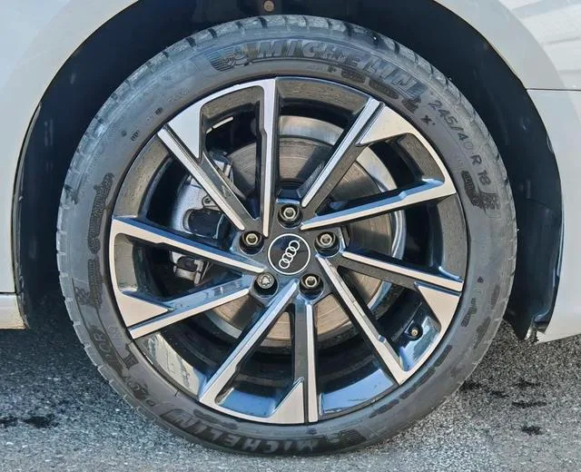 Audi A4L 2023 40 TFSI Deluxe dinámico interior foto 14