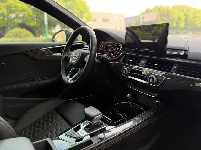 Audi RS 5 2023 2.9T Sportback Dark Gold Edition interior photo 7