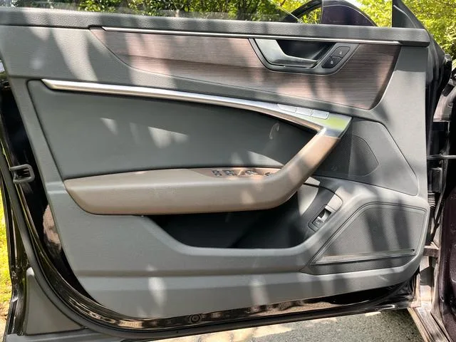 Audi A7L 2022 55 TFSI quattro S-line Zhiyuan Type Crystal Suit interior photo 8