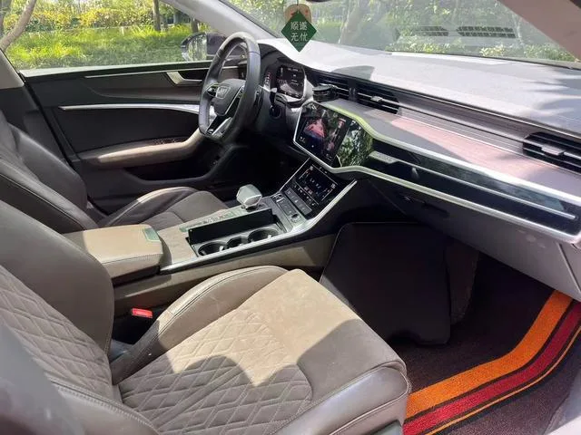 Audi A7L 2022 55 TFSI quattro S-line Zhiyuan Type Crystal Suit interior photo 9
