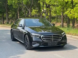 Mercedes-Benz E-Class 2024 E 300 L Finition premium Voiture extérieur photo 3