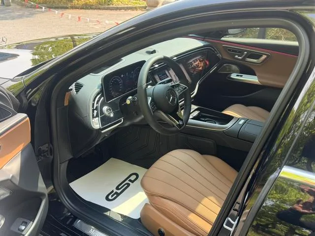 Mercedes-Benz E-Class 2024 E 300 L Finition premium Voiture extérieur photo 4