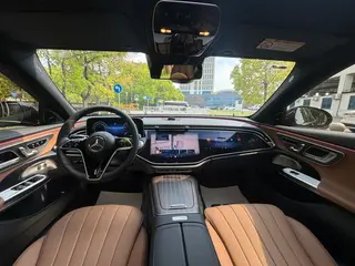 Mercedes-Benz E-Class 2024 E 300 L Finition premium Voiture intérieur photo 13