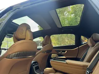 Mercedes-Benz E-Class 2024 E 300 L Finition premium Voiture intérieur photo 17