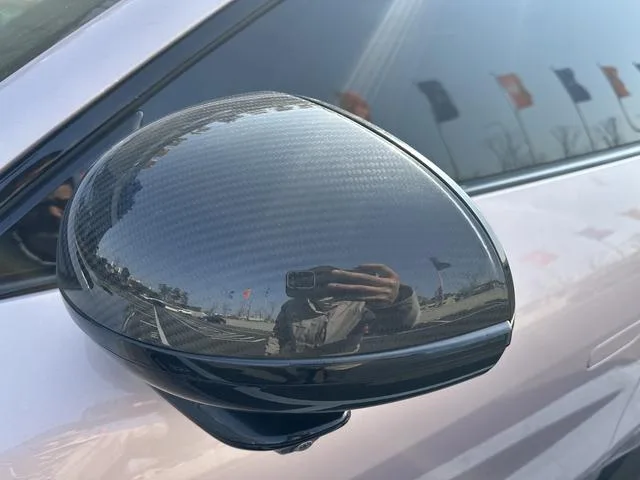 Xiaomi Auto YU7 2025 Long battery life high performance four-wheel drive Max version exterior photo 4 Xiaomi Auto YU7 2025 Long battery life high performance four-wheel drive Max version exterior photo 4