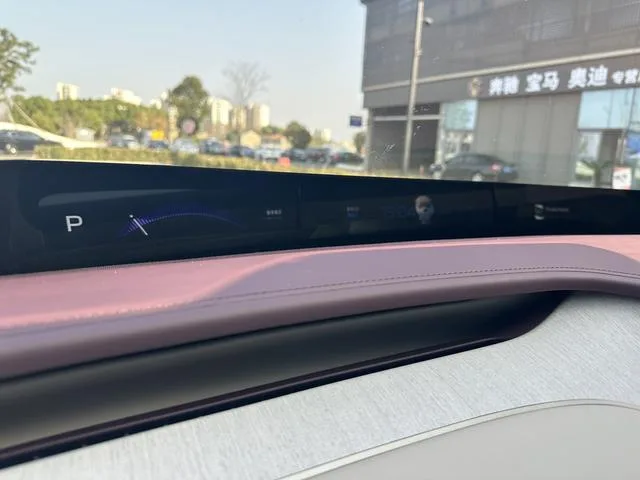 Xiaomi Auto YU7 2025 Long battery life high performance four-wheel drive Max version interior photo 11 Xiaomi Auto YU7 2025 Long battery life high performance four-wheel drive Max version interior photo 11