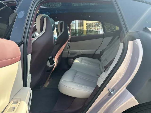 Xiaomi Auto YU7 2025 Long battery life high performance four-wheel drive Max version interior photo 15 Xiaomi Auto YU7 2025 Long battery life high performance four-wheel drive Max version interior photo 15