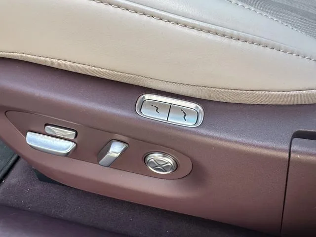 Xiaomi Auto YU7 2025 Long battery life high performance four-wheel drive Max version interior photo 19 Xiaomi Auto YU7 2025 Long battery life high performance four-wheel drive Max version interior photo 19