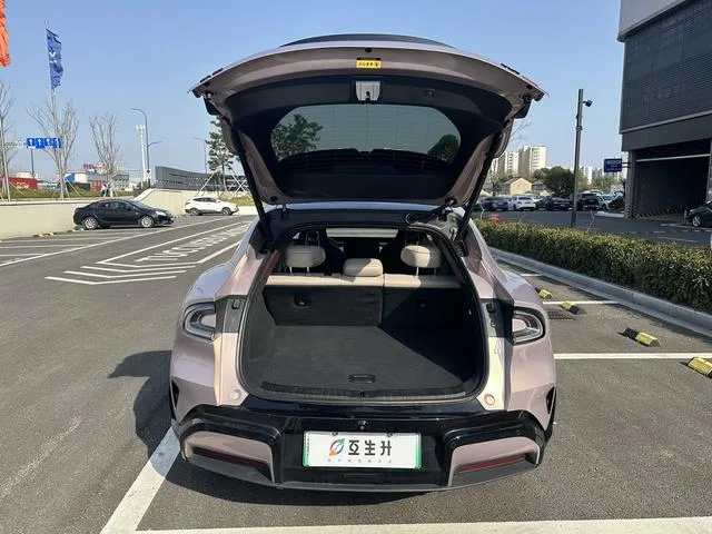 Xiaomi Auto YU7 2025 Long battery life high performance four-wheel drive Max version interior photo 20 Xiaomi Auto YU7 2025 Long battery life high performance four-wheel drive Max version interior photo 20