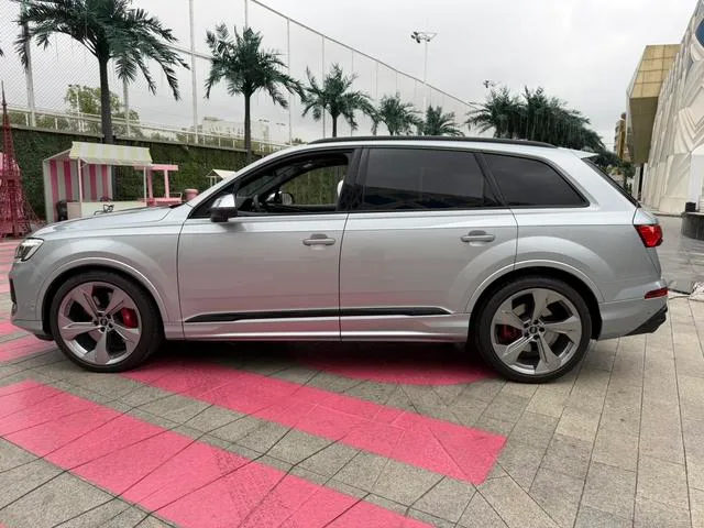 Audi SQ7 2024 4.0 TFSI Night Knight Edition exterior photo 3 Audi SQ7 2024 4.0 TFSI Night Knight Edition exterior photo 3